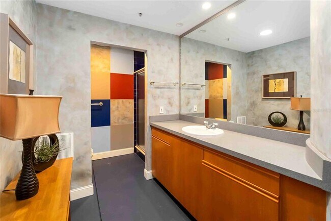 Building Photo - 62 W Colonial Dr