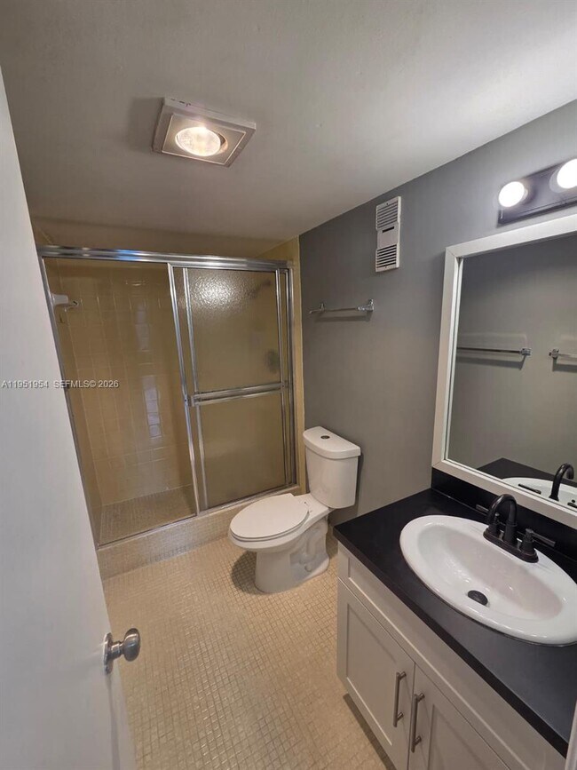 Building Photo - 9450 Live Oak Pl