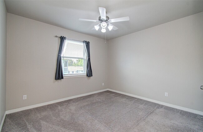 Building Photo - 1705 Bayway Dr