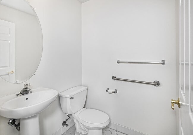 Building Photo - 470 Buffalo Ct