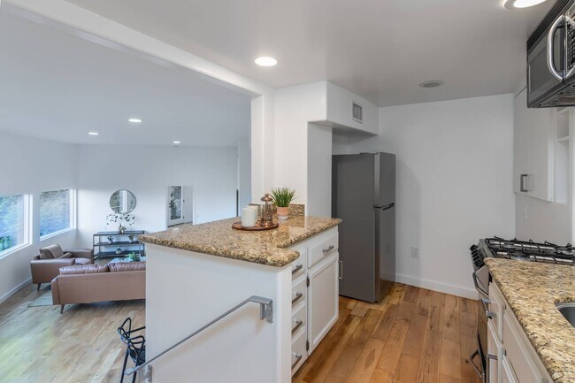 Building Photo - 3828 Alomar Dr