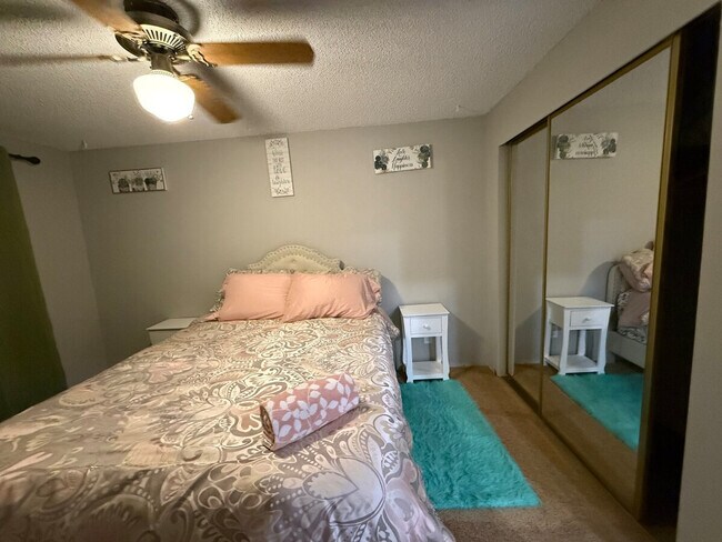 Building Photo - 1709 S Perry Ct