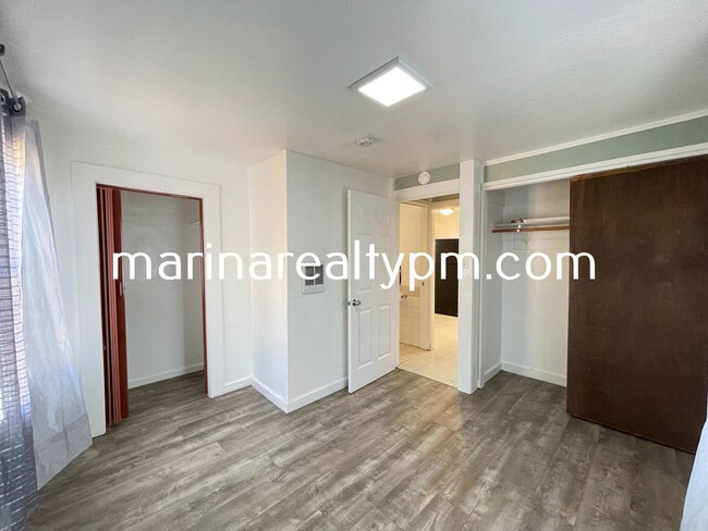 Building Photo - Welcome home to this 1 Bedroom 1 bath cozy...