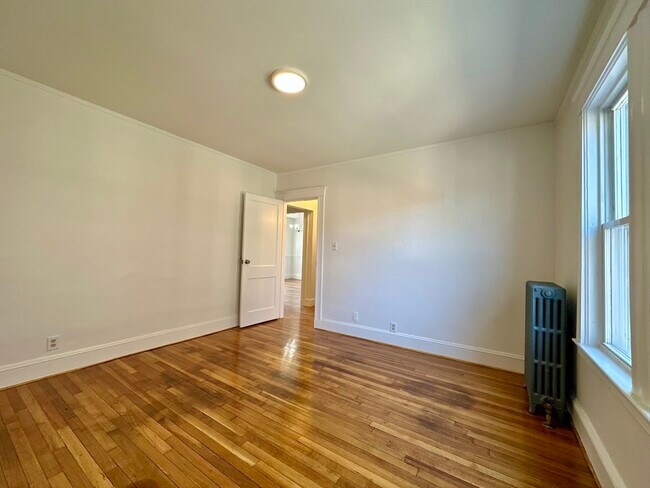 Building Photo - 14 Hooper St