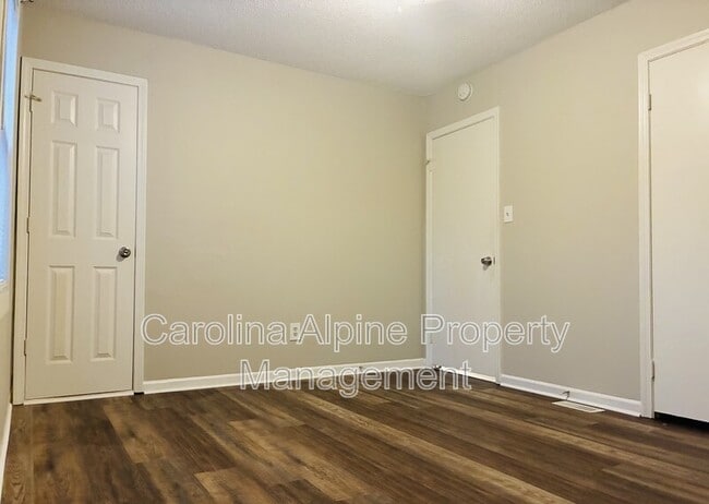 Building Photo - 601 Dundeen Dr