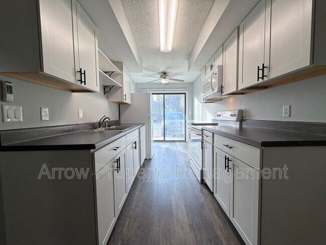 Building Photo - 3405 Holdrege St