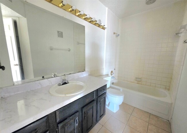 Building Photo - 2826 S Bartell Dr