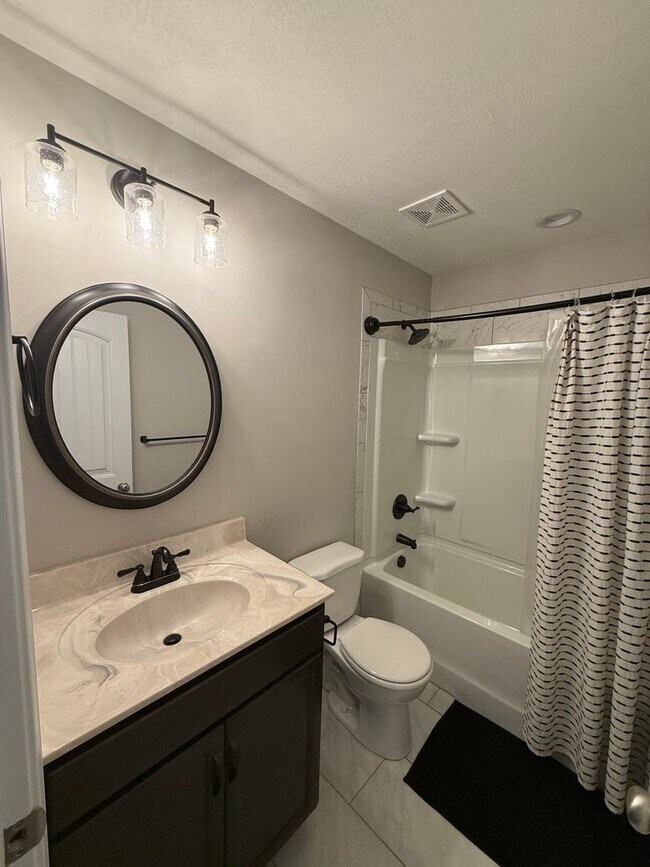 Building Photo - Pet Friendly Four Bedroom!