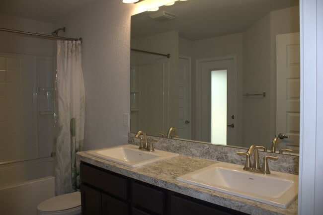 Building Photo - 4BR/2BA home available for rent in Weeki Wachee