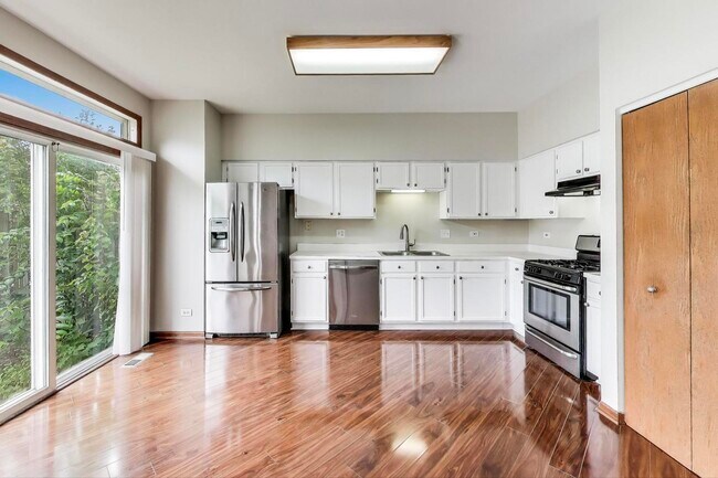 Building Photo - 2710 Glenwood Ct
