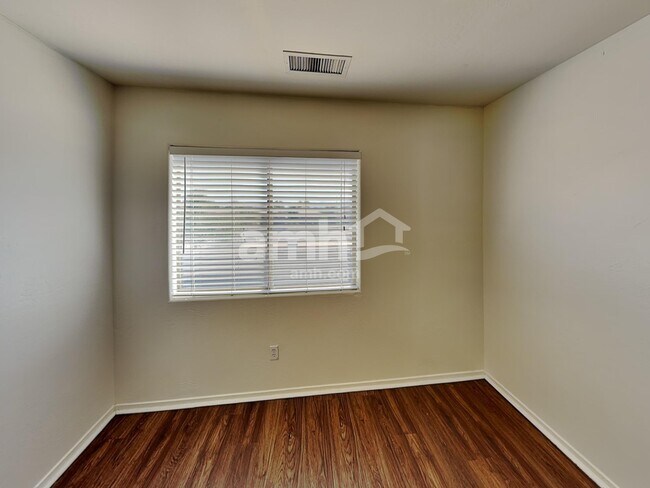 Building Photo - 5361 W Huntington Dr