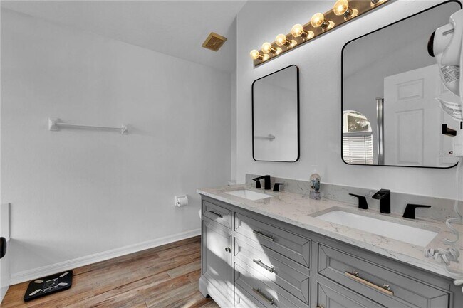 Building Photo - 928 Troon Cir