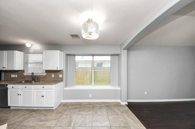 Building Photo - 3506 Evergreen Sq Trl