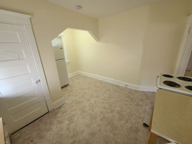 Building Photo - 443 Main St