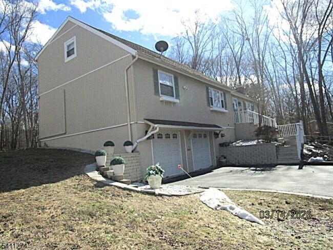 Building Photo - 306 Wagon Wheel Rd