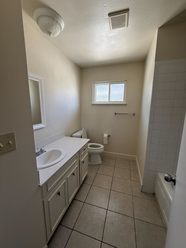 Building Photo - 1026 Springoak Way