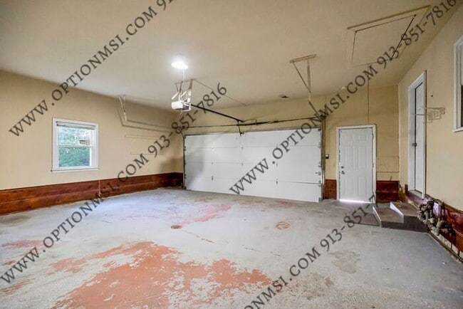 Building Photo - Incredible home in Romanelli Gardens!