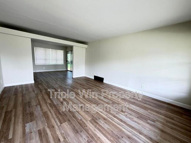 Building Photo - 2257 Luxmore Dr