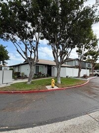 Building Photo - 2144 Bluehaven Ct