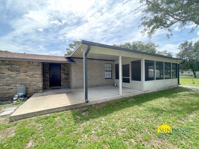 Building Photo - Charming 3-Bedroom plus Office located in between Hurlburt and Eglin AFB!