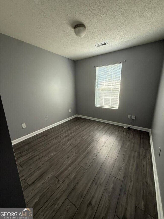 Building Photo - 1759 Glen View Way
