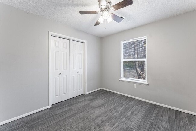 Building Photo - 2316-2318 Raven Ln