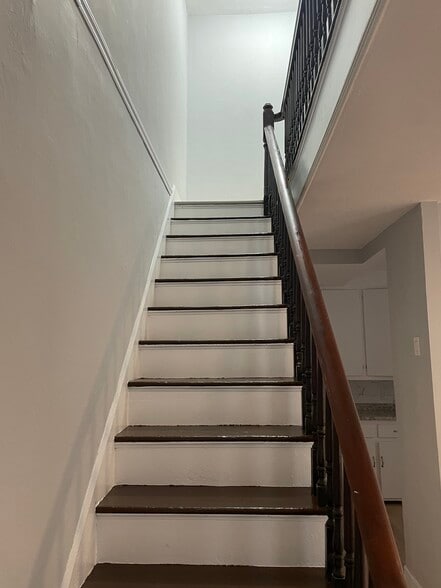 Building Photo - 7 Olive St