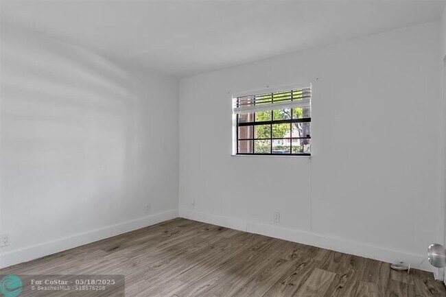 Building Photo - 3361 NW 85th Ave