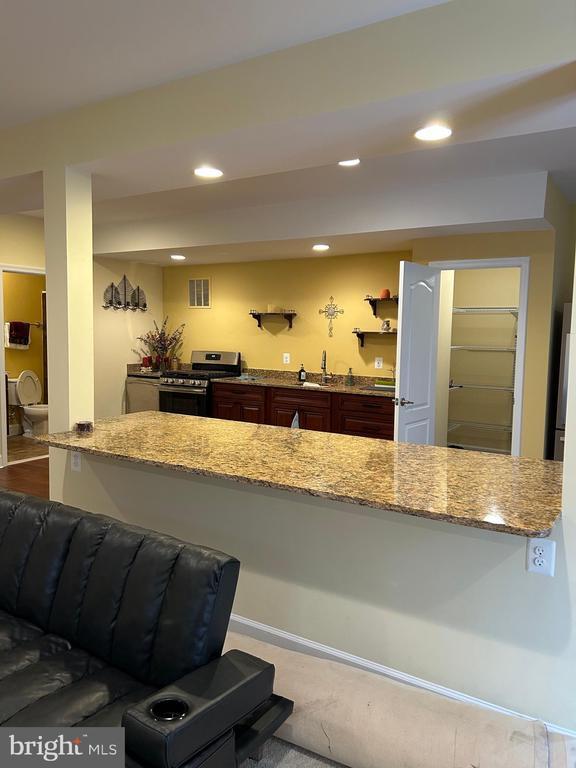Building Photo - 41857 Rawnsley Dr