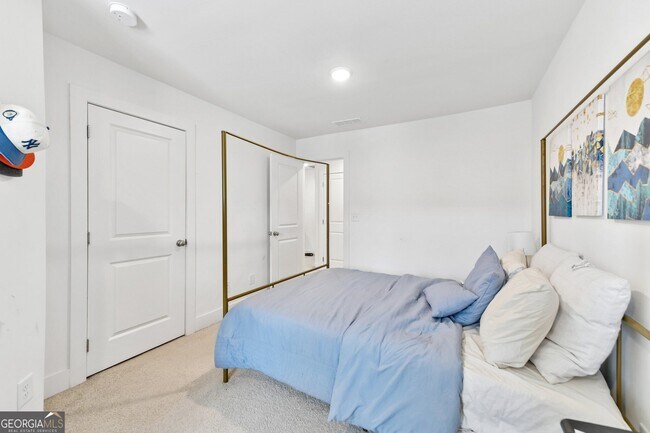 Building Photo - 5811 Calle Vis Dr
