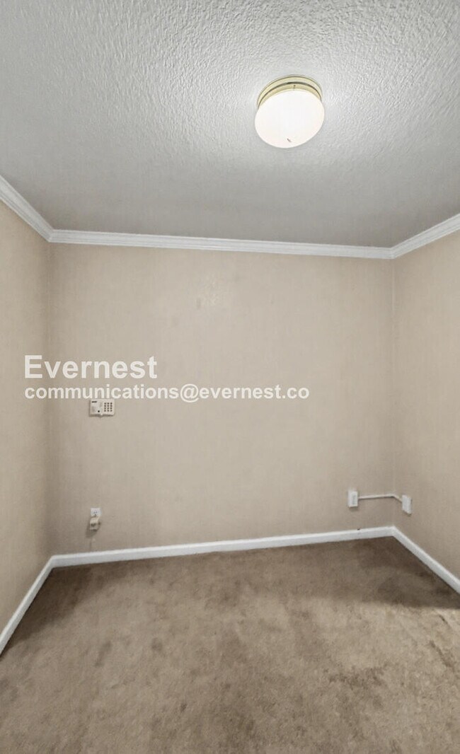 Building Photo - Modern Comfort Meets Mountain Views / 3 beds & 2 Bath / Coming Soon!