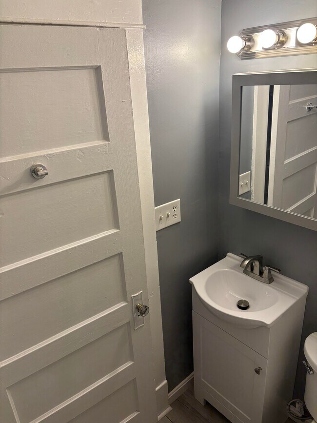 Building Photo - 3132 Mapleleaf Ave