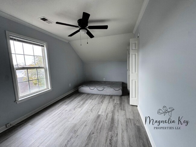 Building Photo - 4850 Southgate Pkwy