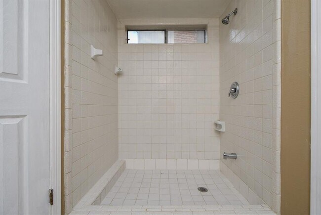 Building Photo - 7411 Betanna Dr