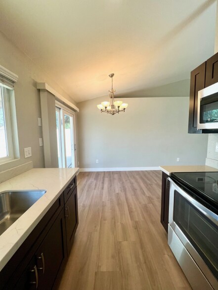 Building Photo - 2856 E Impala Ave