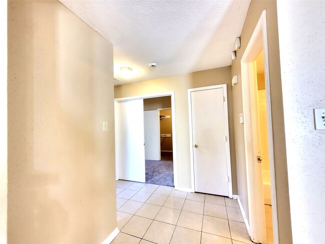 Building Photo - 16026 Barbarossa Dr