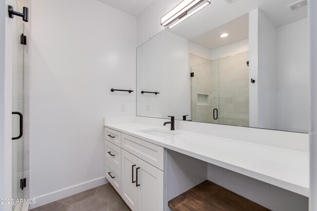 Building Photo - 4246 E Mulberry Dr
