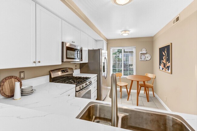 Building Photo - $500 Move In Special! 3 BD, 2.5 BA Townhome At The Groves In Carmel Valley-Del Mar