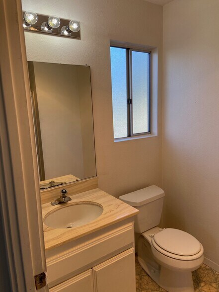Building Photo - 1028 Sapote Ct