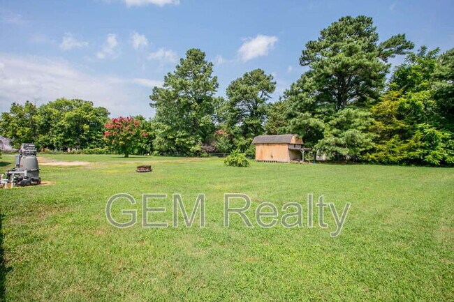 Building Photo - 15617 Mockingbird Ln
