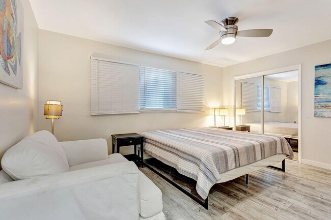 Building Photo - 3208 Marine Dr
