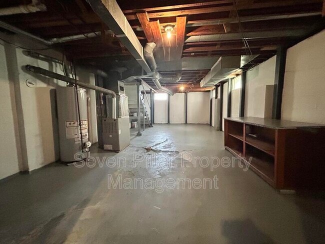 Building Photo - 323 S Napoleon Ave