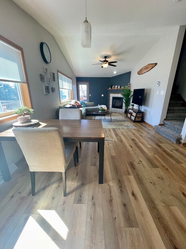 Building Photo - 3018 Maple Valley Dr