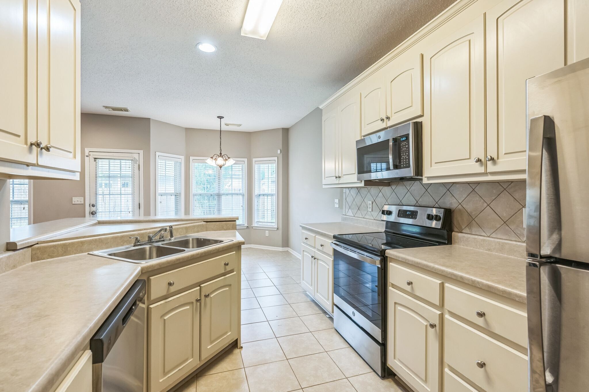 Building Photo - 2209 44th Ave