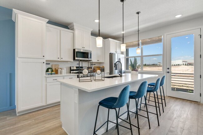 Building Photo - Newer 4 bed Townhome at The Commons at Vic...