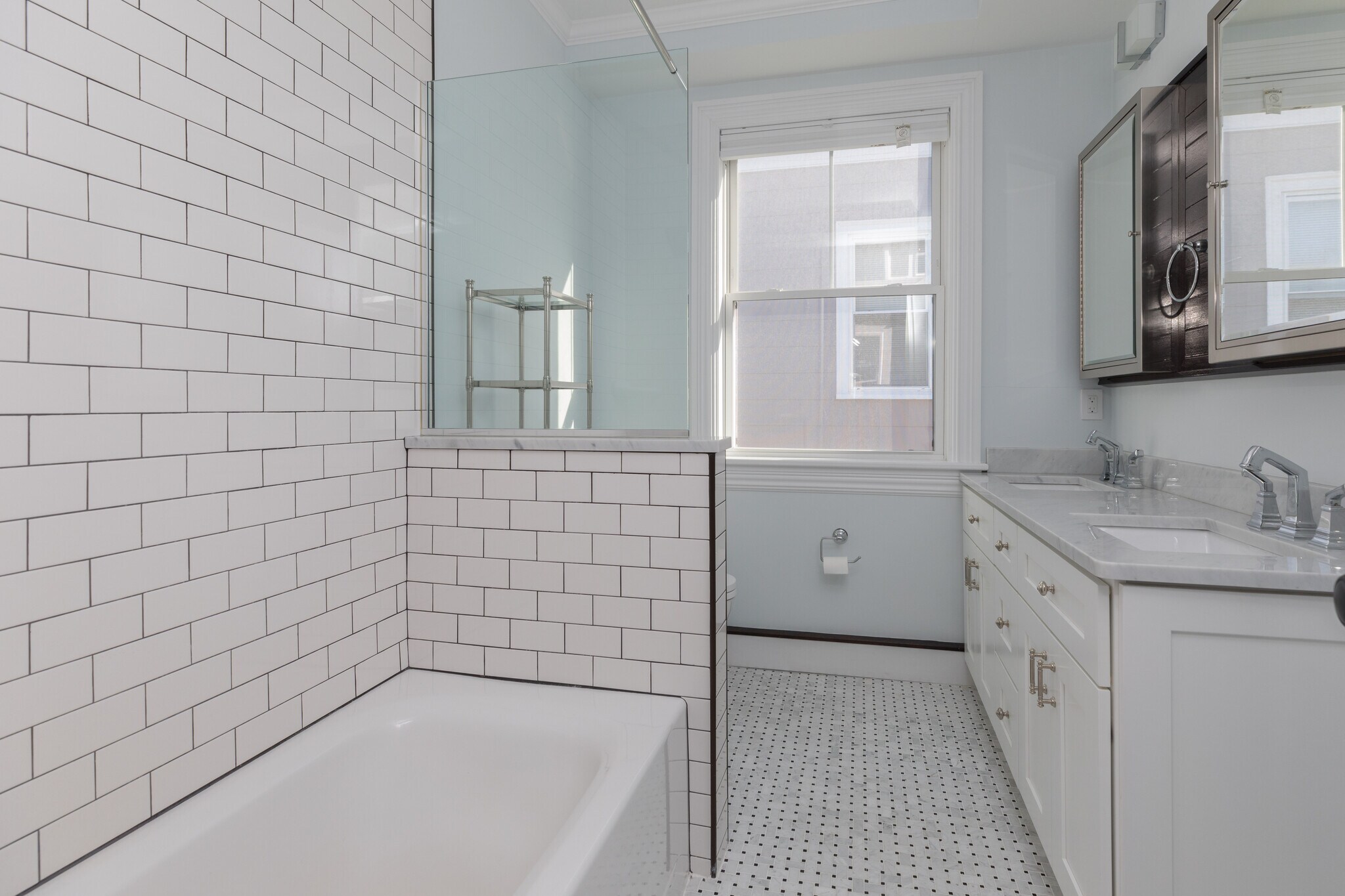 Building Photo - 27 Howland St