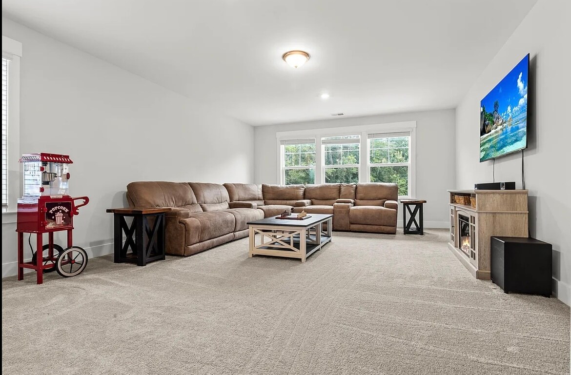 Building Photo - 256 Fiddleback Dr