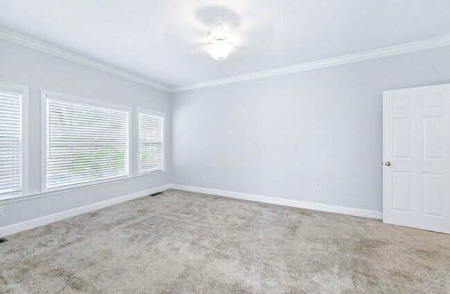 Building Photo - The Perfect Tallahassee 4 BR Family Home with Pool, Porch & Privacy