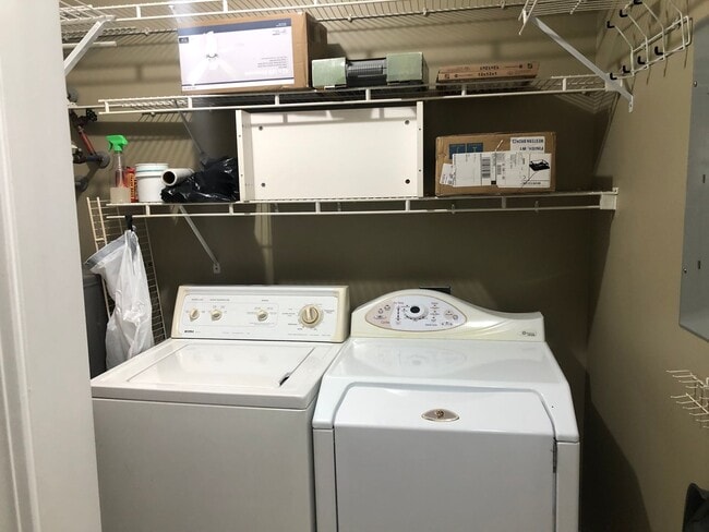 Building Photo - 4323 Lotus Ct