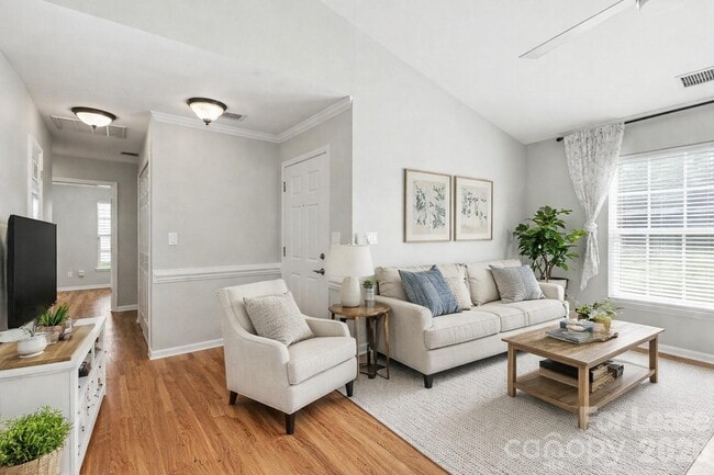 Building Photo - 4962 Bentgrass Run Dr